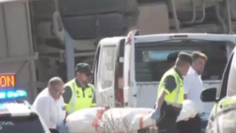 Doi romani au murit si alti trei au fost grav raniti intr-un accident rutier in Spania Imagine