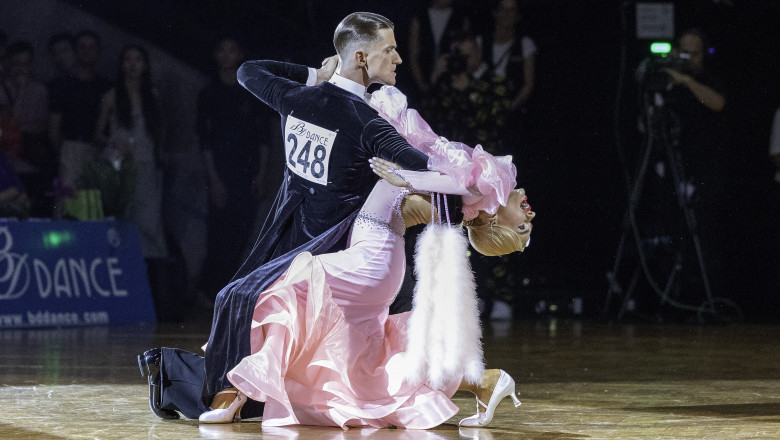 Doi romani, campioni mondiali la dans sportiv. Rares Cojoc si Andreea Emilia Matei au castigat Transylvanian Grand Prix Imagine