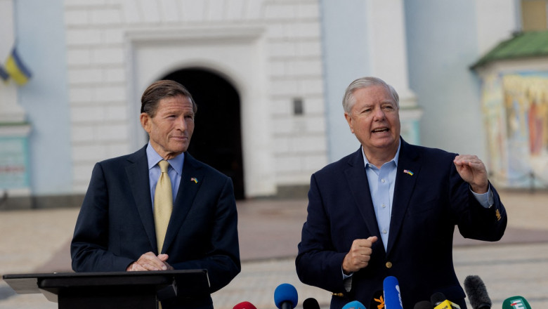 Doi senatori americani avertizeaza ca Moscova se pregateste de o noua ofensiva. „Putin il ia de fraier pe presedintele Trump” Imagine