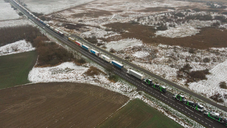 Doi soferi ucraineni au murit la granita cu Polonia. Camionagiii nu mai au mancare si apa, Kievul face apel urgent catre Varsovia Imagine