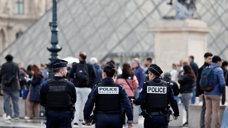 Doi suspecti au fost arestati in cazul jafului urias de bijuterii de la Luvru. Unul dintre ei a fost prins in aeroport Imagine