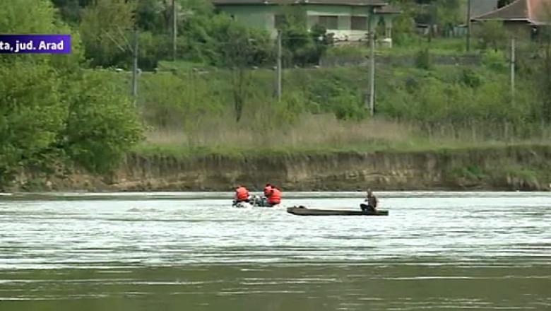 Doi tineri au disparut in apele Muresului. Supravietuitorul a anuntat politia la cinci ore dupa incident Imagine