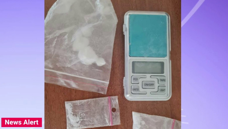 Doi tineri au fost prinsi cu droguri in curtea unui liceu din Timisoara. Unul dintre ei a spus ca voia sa le duca la o petrecere Imagine