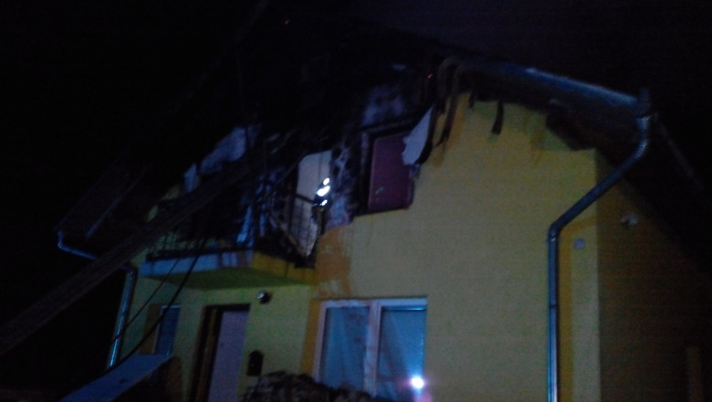 Doi tineri cehi au murit carbonizati intr-o casa de vacanta din Bihor Imagine