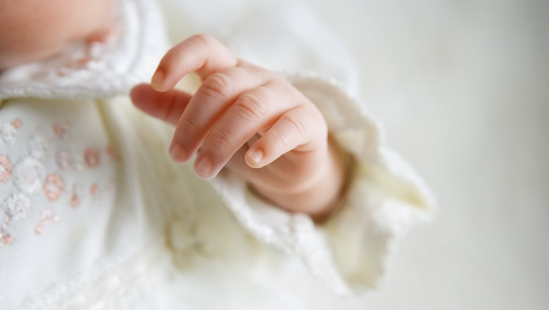 Doi tineri si-au dat bebelusul spre adoptie pentru ca nu se potrivea cu stilul lor de viata Imagine