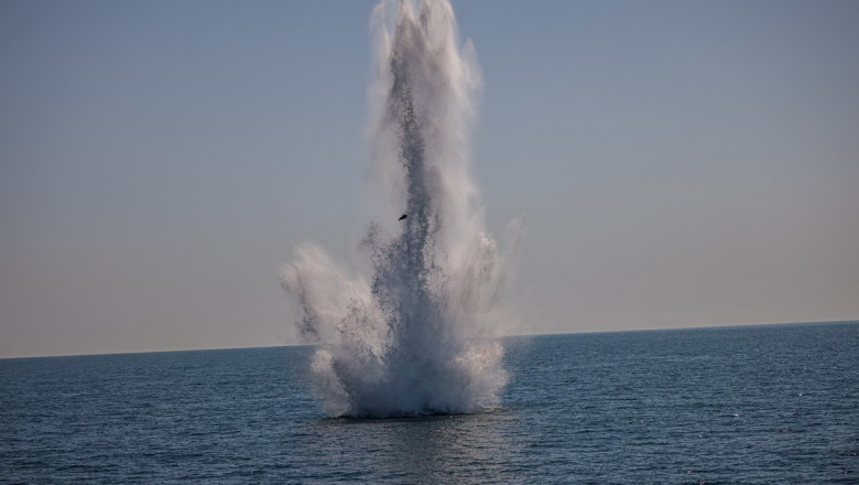 Doi ucraineni care inotau in Marea Neagra au fost ucisi de o mina marina Imagine