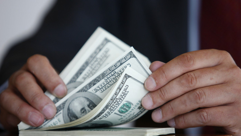Dolarul american este in cadere libera. De ce scade moneda SUA si ce impact are asupra economiei si consumatorilor Imagine