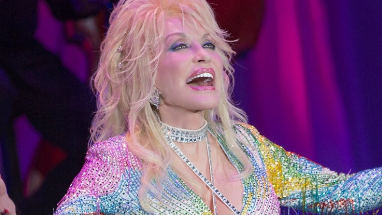 Dolly Parton isi linisteste fanii, dupa ce sora ei le-a cerut sa se roage pentru sanatatea artistei: „Inca n-am murit” Imagine