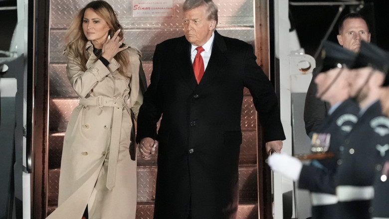 Donald Trump a ajuns in Marea Britanie, intr-o vizita de stat atent coregrafiata: „Il flatezi, il imbunezi, il distragi” Imagine