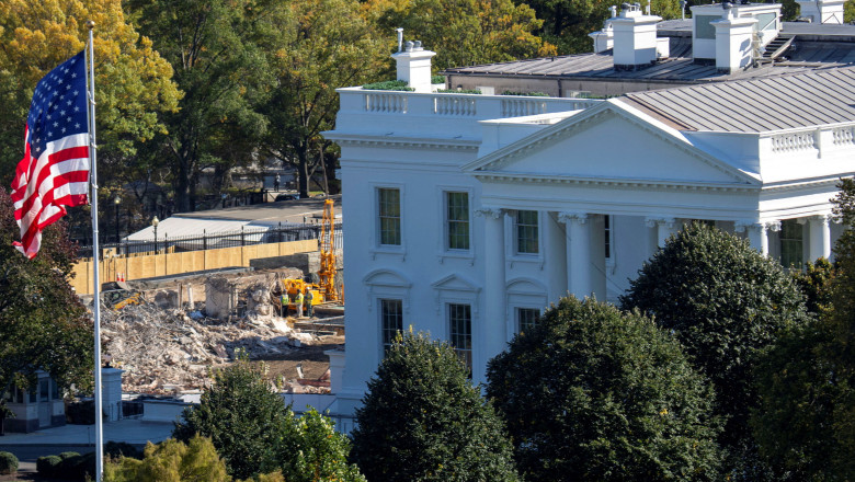Donald Trump a demolat Aripa de Est a Casei Albe Imagine