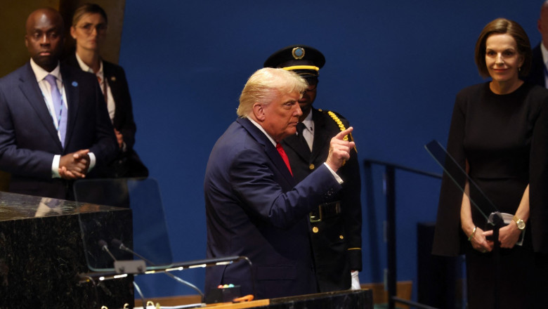 Donald Trump a ramas blocat pe scara rulanta si i s-a stricat prompterul la ONU. Discurs acuzator in fata Adunarii Generale Imagine