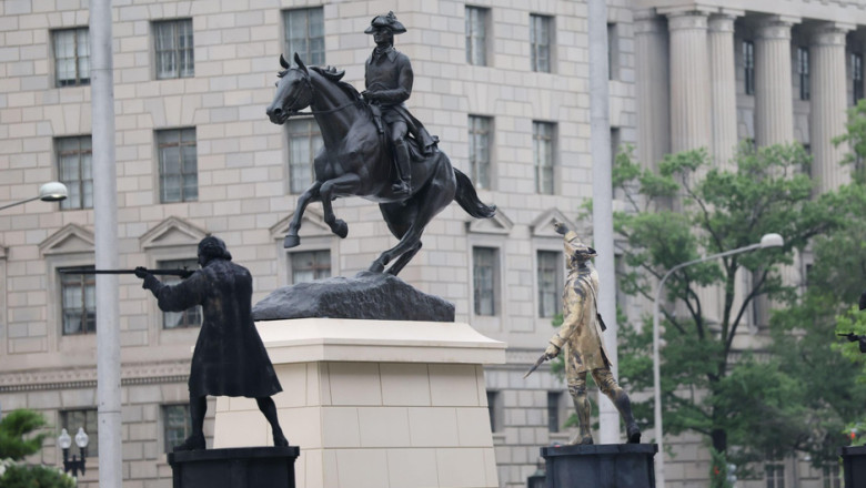Donald Trump a reinstalat in Washington un monument dedicat unui proprietar de sclavi care fusese indepartat in 2020