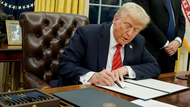 Donald Trump a semnat ordinul prin care impune taxe vamale la importurile de otel si aluminiu. „Fara exceptie sau scutire” Imagine