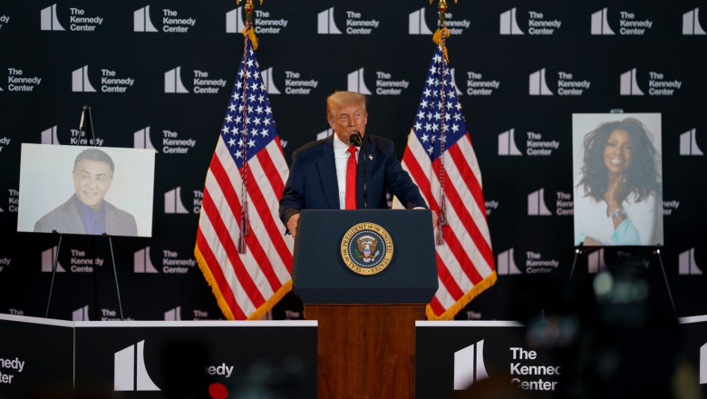 Donald Trump: „Am pus capat politicii woke” la Kennedy Center. Sylvester Stallone si Gloria Gaynor, premiati la Washington Imagine