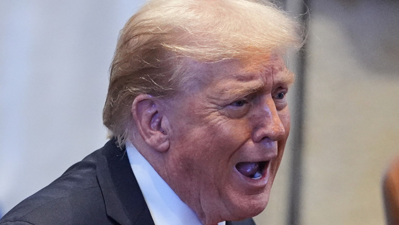 Donald Trump ameninta sa „arunce in aer” Omanul, intr-o aparenta confuzie legata de controlul asupra Stramtorii Ormuz