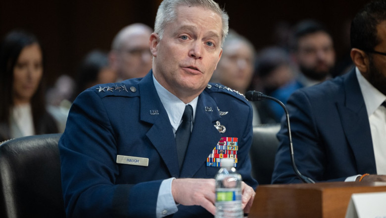 Donald Trump i-a demis pe directorul Agentiei Nationale de Securitate (NSA) a SUA si pe adjunctul sau Imagine