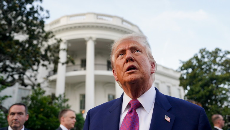 Donald Trump se grabeste sa-si asume meritul pentru atacul Israelului asupra Iranului, pe care insa l-a condamnat public Imagine