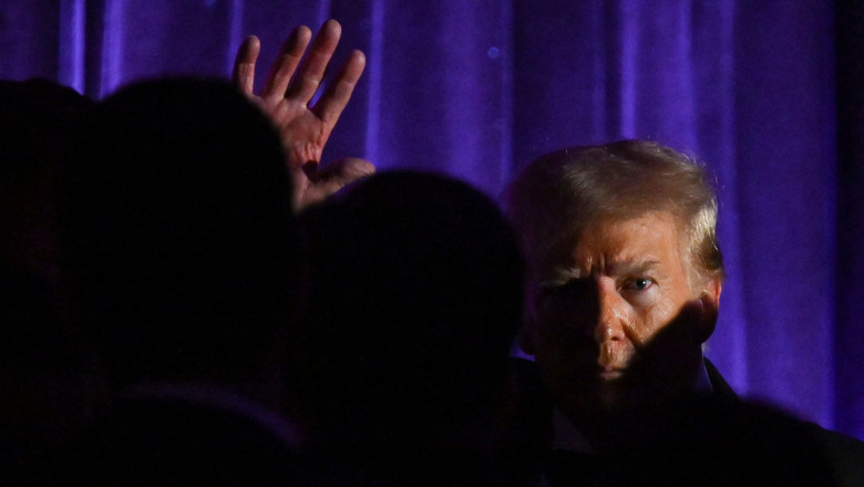 Donald Trump si Bill Clinton apar pe o lista oficiala, facuta publica in dosarul de trafic sexual al lui Jeffrey Epstein Imagine