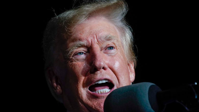 Donald Trump sugereaza ca FBI-ul ar fi plasat probe impotriva sa in timpul perchezitiei de la Mar-a-Lago Imagine