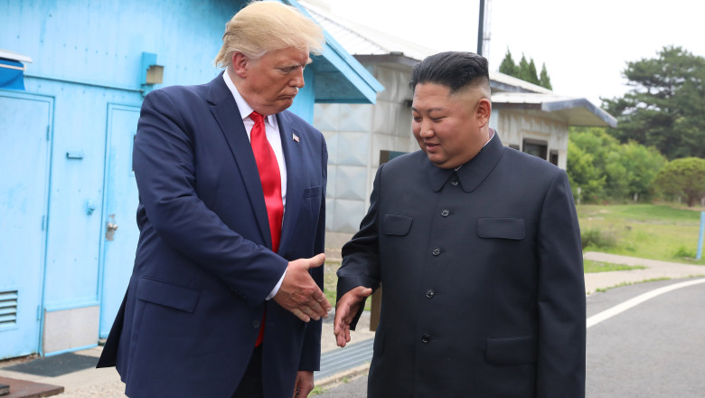 Donald Trump vrea sa ia din nou legatura cu dictatorul nord-coreean Kim Jong Un, pe care il numeste „un tip inteligent” Imagine