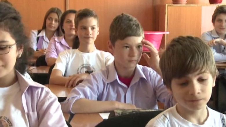 Donatii pentru elevii din Targusor. O suta de elevi cu situatie materiala precara din Targusor vor primi rechizite Imagine