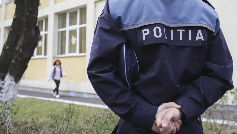 Dosar penal pentru o fata de 15 ani din Braila, dupa ce a batut o alta adolescenta in curtea unui liceu Imagine
