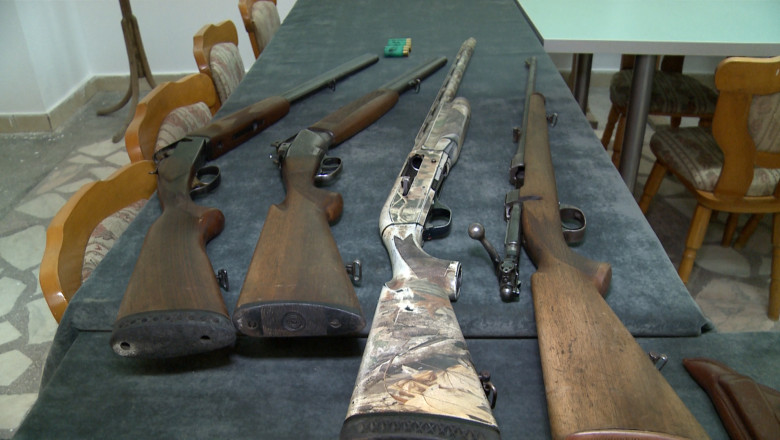 Dosare penale pentru detinatorii de arme care nu-si vizeaza la timp permisele Imagine