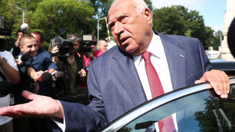 Dosarul ICA. Avocatii lui Dan Voiculescu solicita audierea lui Traian Basescu, Ilie Sarbu si Dacian Ciolos Imagine