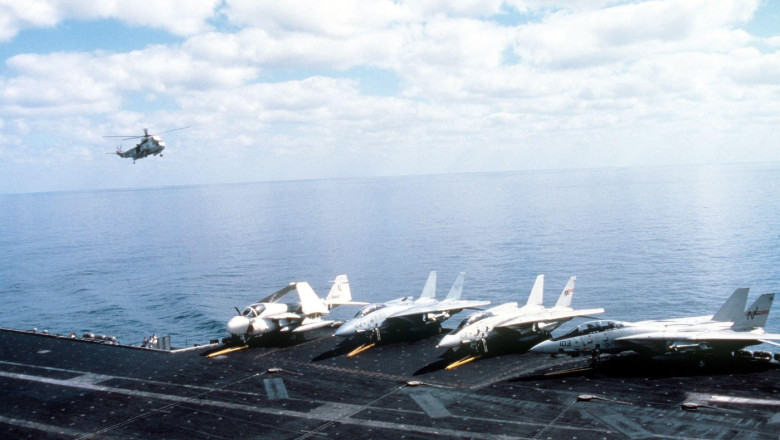 Doua aeronave ale Marinei SUA s-au prabusit in Marea Chinei de Sud. Incidentele s-au petrecut la 30 de minute distanta Imagine