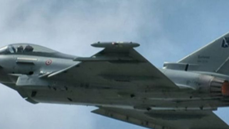 Doua avioane de lupta s-au prabusit in Italia. Aparatele Tornado s-au ciocnit in zbor, pilotii sunt dati disparuti Imagine