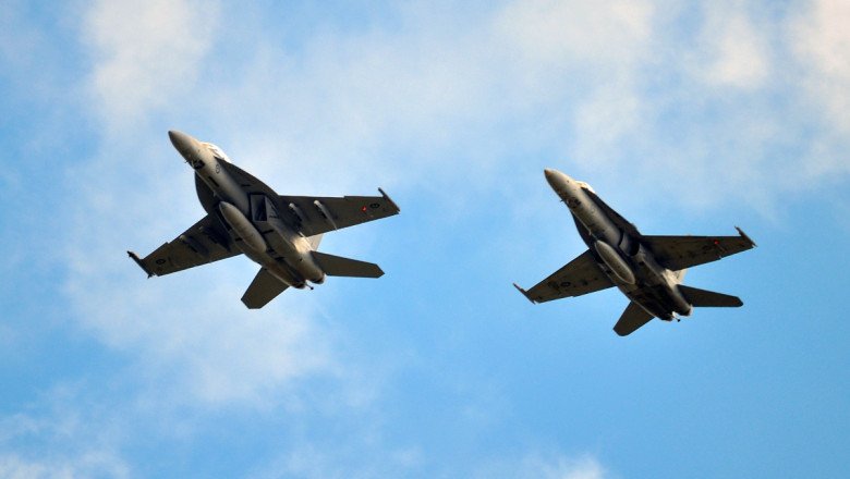 Doua avioane de vanatoare americane s-au prabusit in Oceanul Pacific Imagine