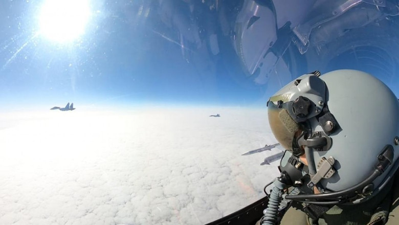Doua avioane rusesti, interceptate de prima misiune romana cu aeronave F-16 in Tarile Baltice Imagine