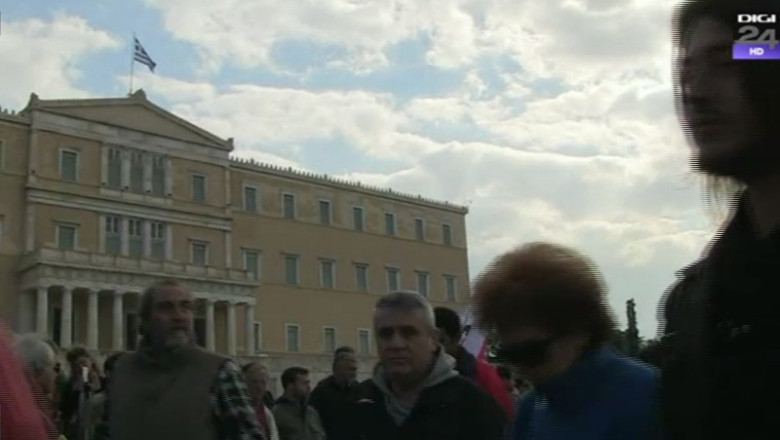 Doua banci din Grecia cer ajutor de urgenta. Populatia scoate bani masiv inainte de alegeri Imagine