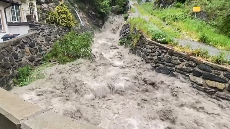 Doua baraje piscicole din judetul Galati au cedat din cauza ploilor. Vor fi afectate terenuri agricole, avertizeaza Apele Romane Imagine