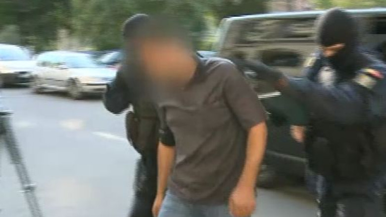 Doua campioane la karate din Arad, acuzate ca au introdus in tara persoane suspectate de terorism Imagine