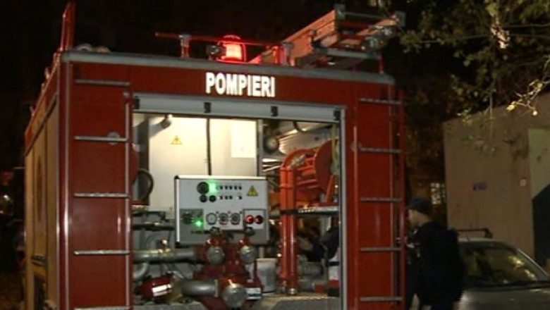 Doua cladiri afectate de un incendiu in Capitala Imagine