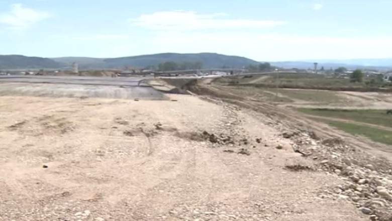 Doua consortii se lupta pentru tronsonul de autostrada Comarnic - Brasov Imagine