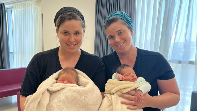 Doua gemene identice au nascut in aceeasi zi. Ambele sunt la al patrulea copil, doua fete si doi baieti Imagine