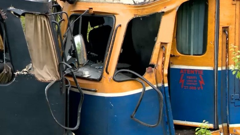 Doua locomotive s-au ciocnit puternic pe ruta Videle-Giurgiu, un mecanic beat "a ratat" statia. Imagini de la locul accidentului Imagine