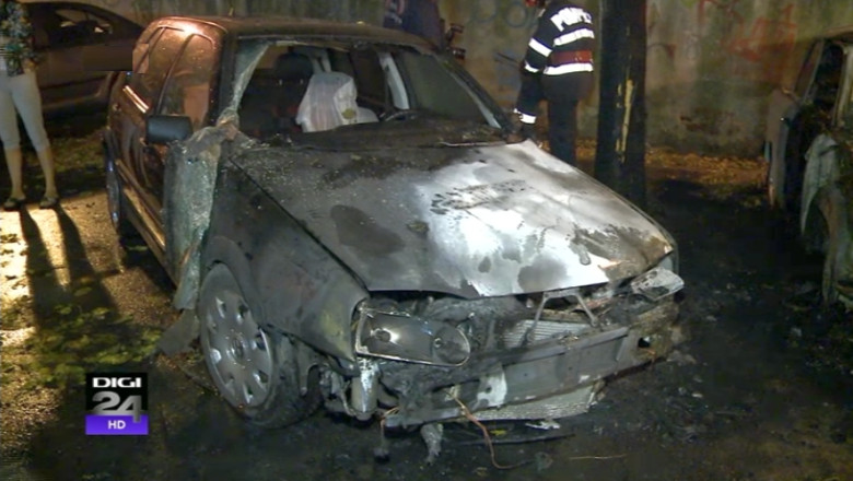Doua masini au fost incendiate duminica noapte intr-o parcare din cartierul bucurestean Pantelimon. Politia a retinut un suspect Imagine