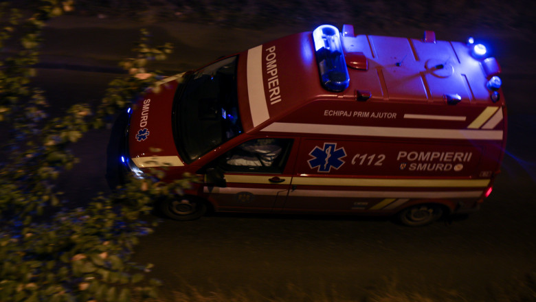 Doua masini s-au ciocnit cu un autobuz, la Arad. O femeie a fost ranita Imagine