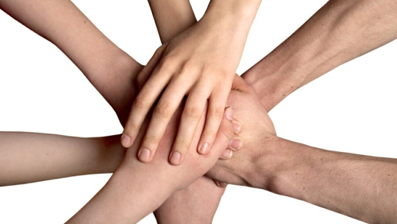 Doua organizatii din Bihor au primit 14.000 de euro de la Fundatia NATO Charity Bazaar Imagine