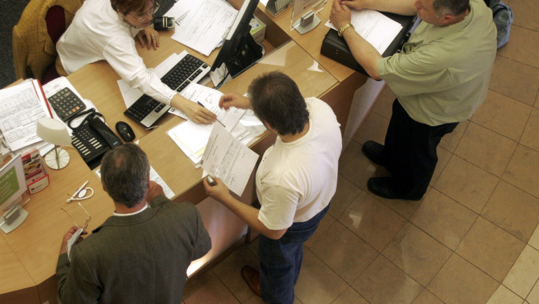 Doua proiecte de lege privind insolventa persoanelor fizice, uitate in Parlament de trei ani Imagine