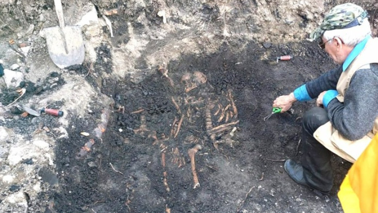 Doua schelete care par sa se imbratiseze au fost descoperite in Turda. Osemintele, vechi de aproximativ 400 de ani Imagine