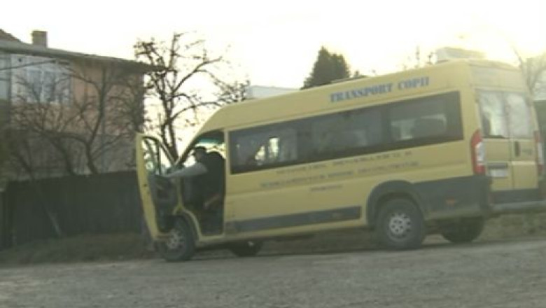 Doua scoli, un singur microbuz pentru elevi Imagine