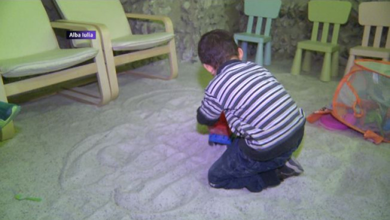 Doua tinere au deschis o salina intr-un bloc din Alba Iulia Imagine