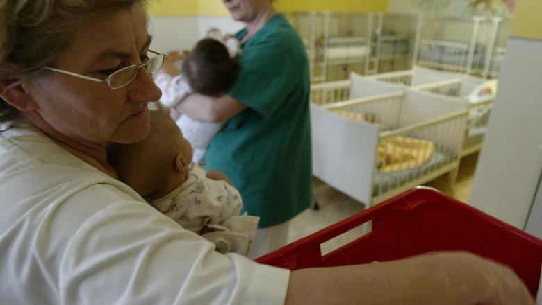 Drama bebelusilor abandonati in spital. Medicii gasesc, cu greu, resurse pentru a-i ingriji Imagine