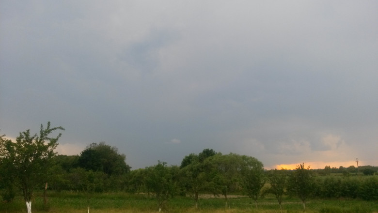 Drama langa Oradea. Un adolescent de 16 ani a murit lovit de traznet in timpul unei furtuni Imagine