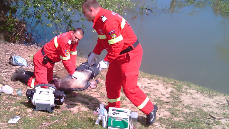 Drame de Paste in Bihor. Un barbat a murit inecat in raul Barcau, iar altul a fost strivit de un tractor Imagine