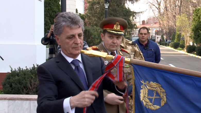 Drapelul Lupilor Negri, decorat de ministrul Apararii Nationale, Mircea Dusa  Imagine